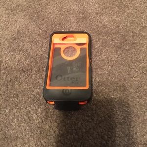 This is a iPhone 4s otter box in a great shape