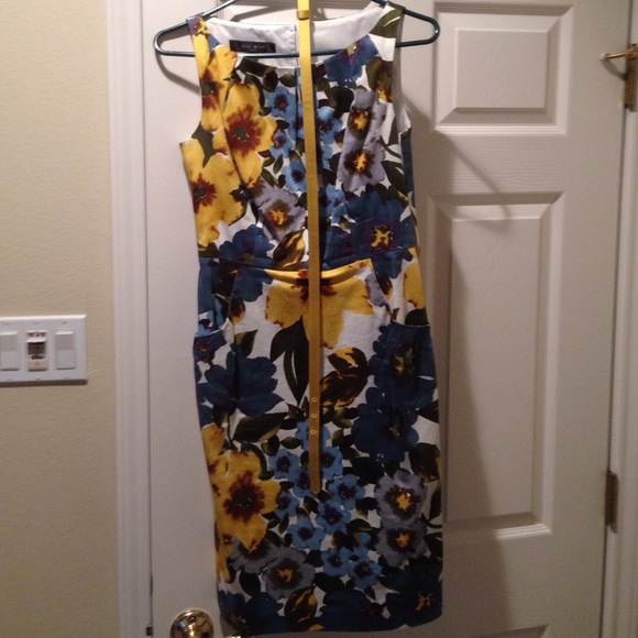 Dress w/belt . Size 2.