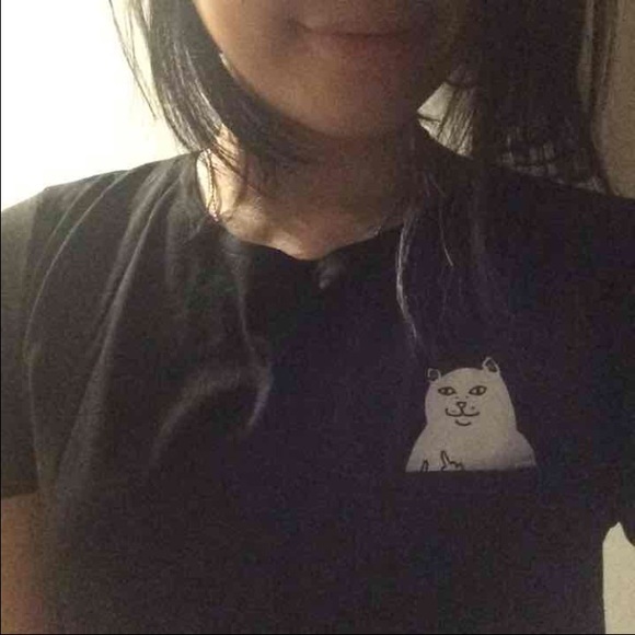 Cat in Pocket Flipping the bird - Picture 2 of 4