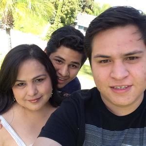 Meet your Posher, Charo