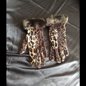 Fur trimmed gloves