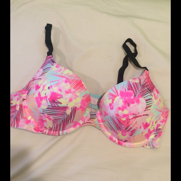 PINK wear everywhere push-up bra