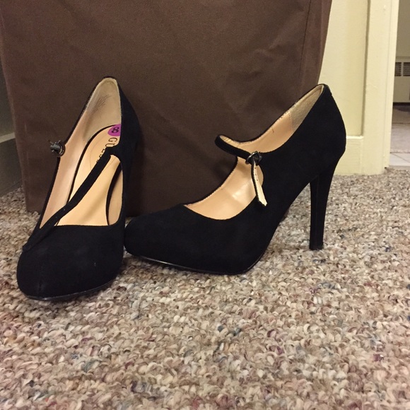 Suede guess heels