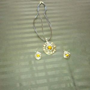 Set of necklace & earrings