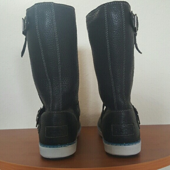 UGG Boots - Picture 4 of 4