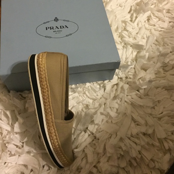 Authentic ‼️ Prada flats, comes with box - Picture 2 of 4