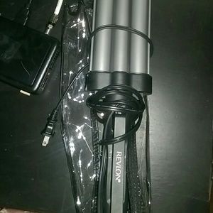 Revlon perfect heat 3 barrel waver.