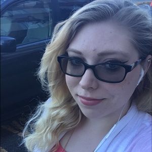 Meet your Posher, Alicia!