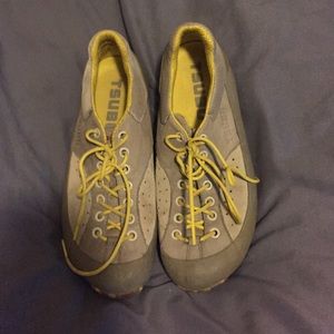 Tsubo 2 tone grey sneakers