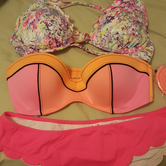 Victoria Secret swim suit @alexaabano