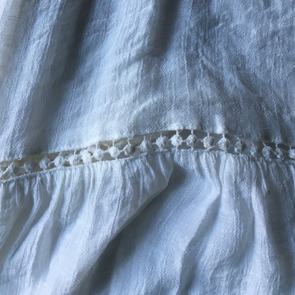 super cute white flowy sleeved dress - Picture 4 of 4