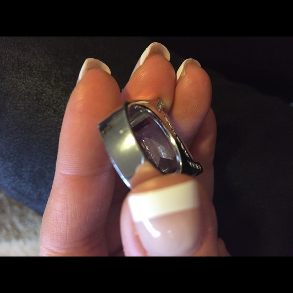 Faux amethyst cocktail ring - Picture 4 of 4