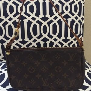 Authentic Louis Vuitton Pouchette