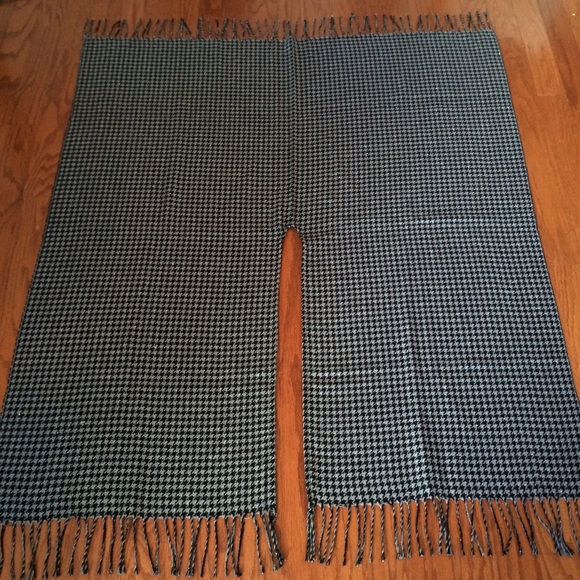 NWOT • Houndstooth Cape • Shawl • Scarf - Picture 4 of 4