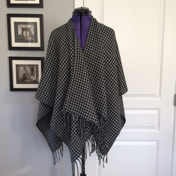 NWOT • Houndstooth Cape • Shawl • Scarf - Picture 3 of 4