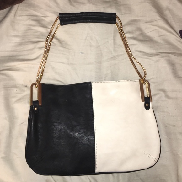 Black & White Shoulder Bag!