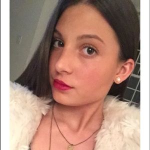 Meet your Posher, Caroline