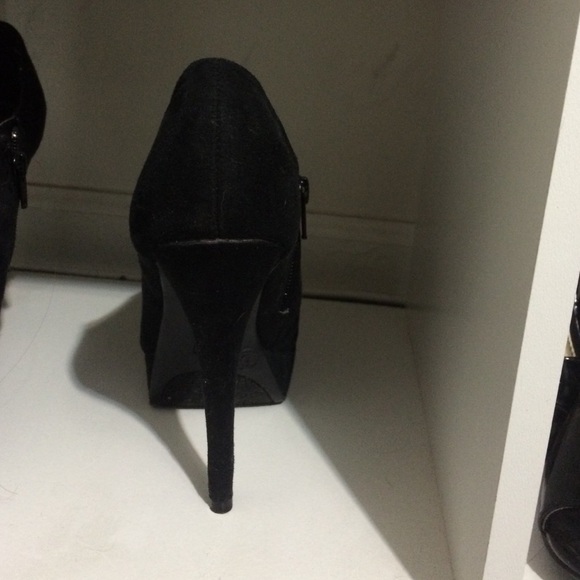 Black size 6 suede platform bootie. - Picture 3 of 4