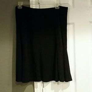 Black skirt. Elastic waist