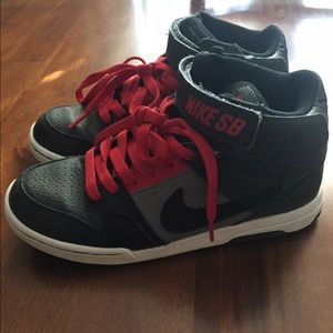 Boys Nike Hi top sneakers kids size 4.5y