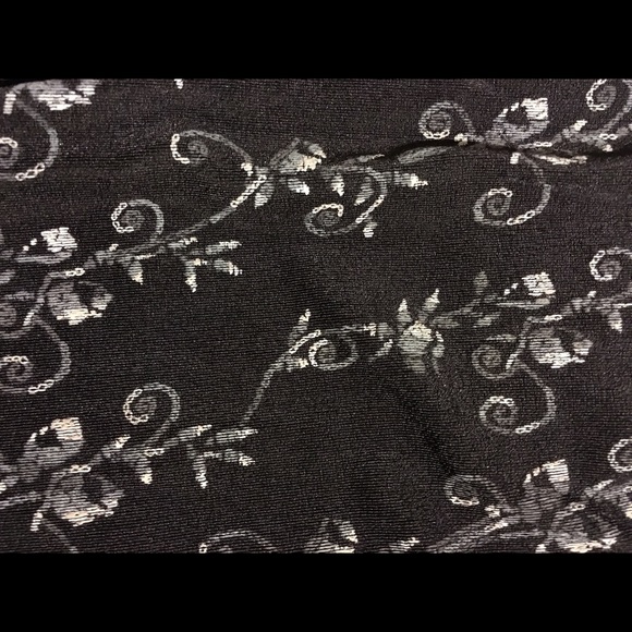 Beautiful long silver and black skirt - Picture 3 of 4