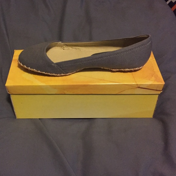 Gomax grey canvas flats brand new never worn!!