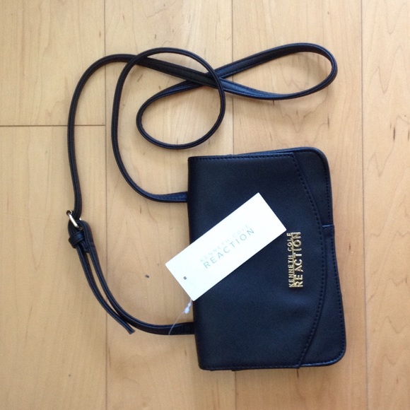 Kenneth Cole reaction small shoulder bag