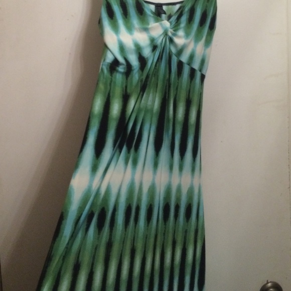 Dress - Picture 2 of 4