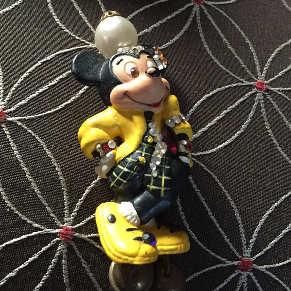 1985 ish Minni Brooche