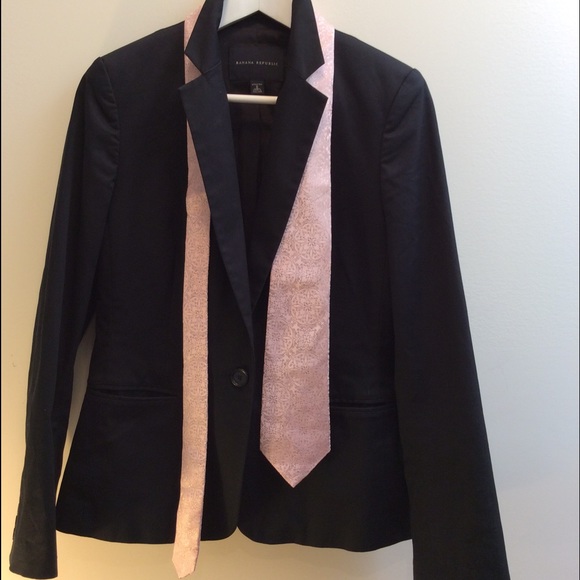 Chic Black Blazer - Picture 2 of 4