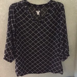 Old Navy Black and white blouse. Size M