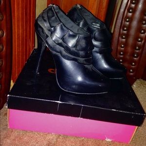 Black Report Booties