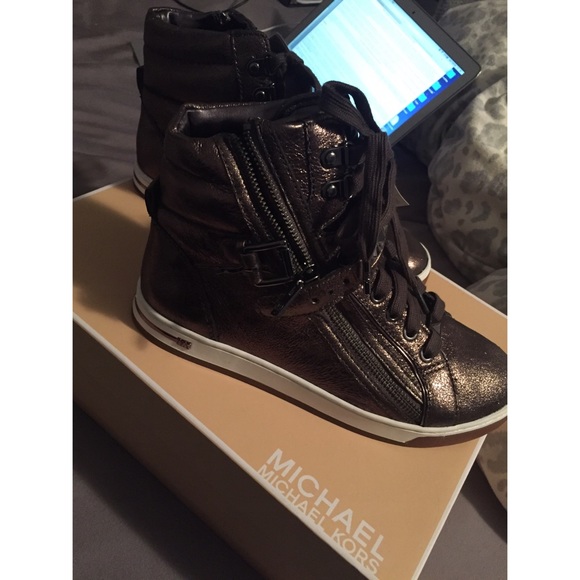 🆕Michael Kors Sneakers👟 - Picture 2 of 4