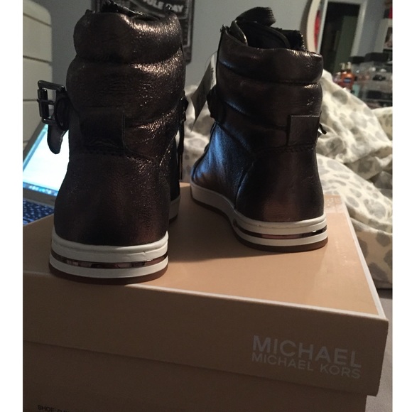 🆕Michael Kors Sneakers👟 - Picture 3 of 4