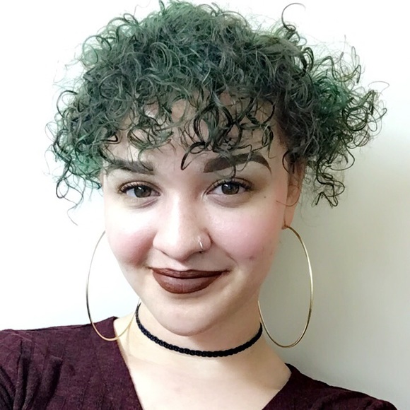 Meet your Posher, Sierra - Picture 1 of 1