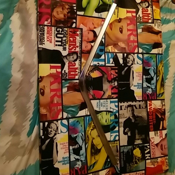 Magazine flat clutch purse