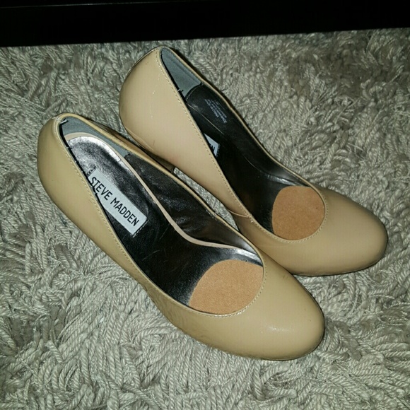 Nude Pumps
