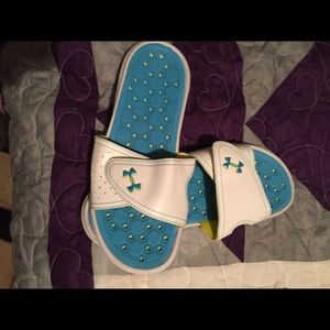Underarmour slides❤️ lower price ❤️
