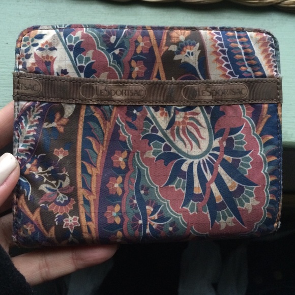 Le Sportsac multicolored wallet! 💸