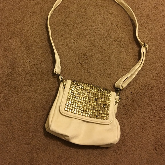 francesca's cream & gold cross body!