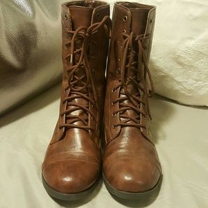 Combat boots