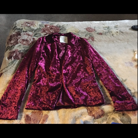 Velvet blazer. 💘