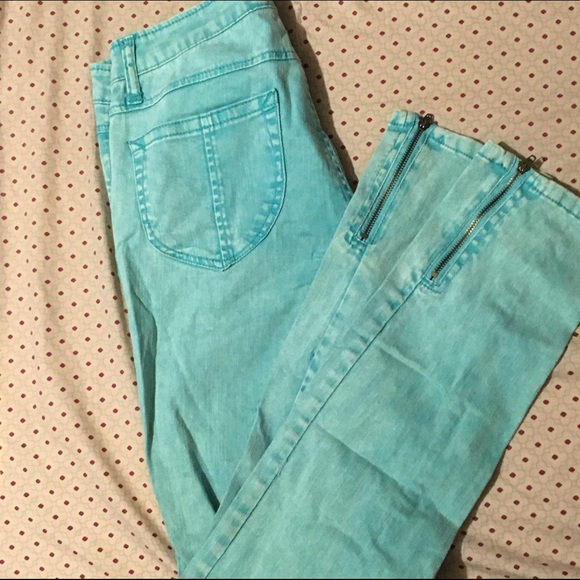 Aqua stonewashed Skinny jeans with ankle zips
