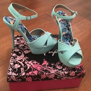 MINT ANKLE STRAP HEELS
