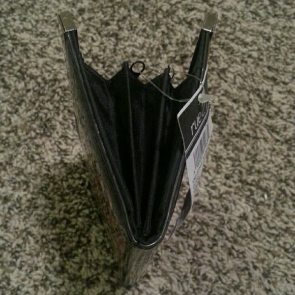 Real Wallet - Picture 4 of 4