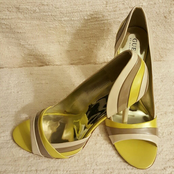 Guess Pumps - Picture 4 of 4