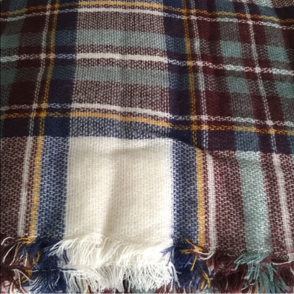 Blanket Scarf cream/dusty grn/blu/brgy - Picture 2 of 4