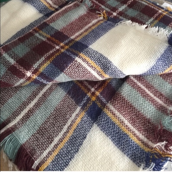 Blanket Scarf cream/dusty grn/blu/brgy - Picture 3 of 4