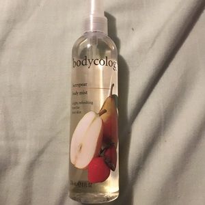 Berry pear bodycology spray