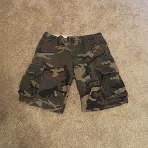 Old Navy men's camo cargo shorts size 32